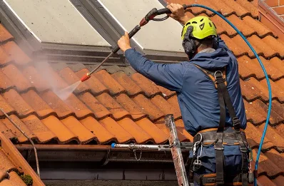Démoussage et hydrofuge de toiture à Vers